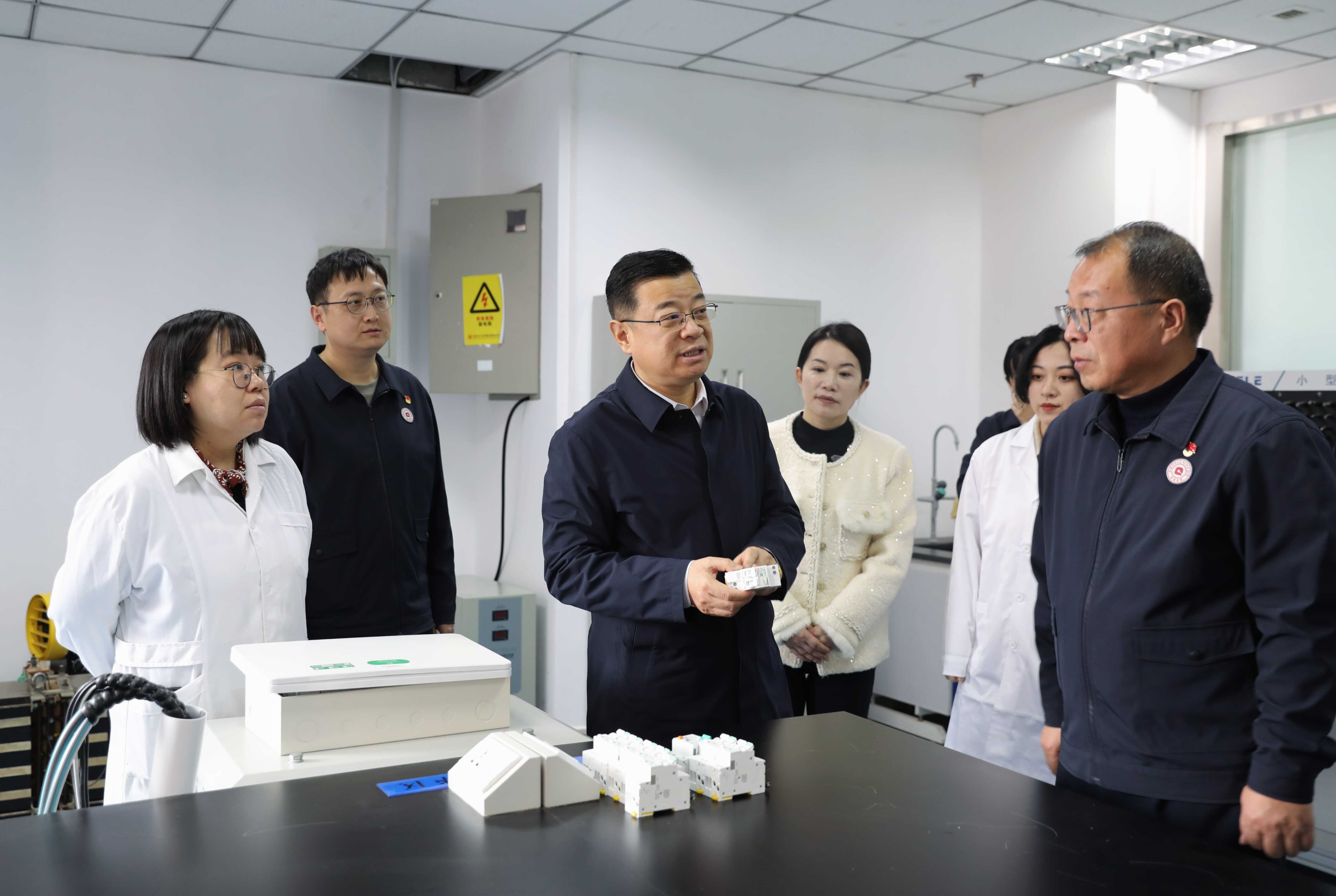 高晶華赴省質(zhì)檢院和省標(biāo)準(zhǔn)化院調(diào)研電氣機械檢測服務(wù)